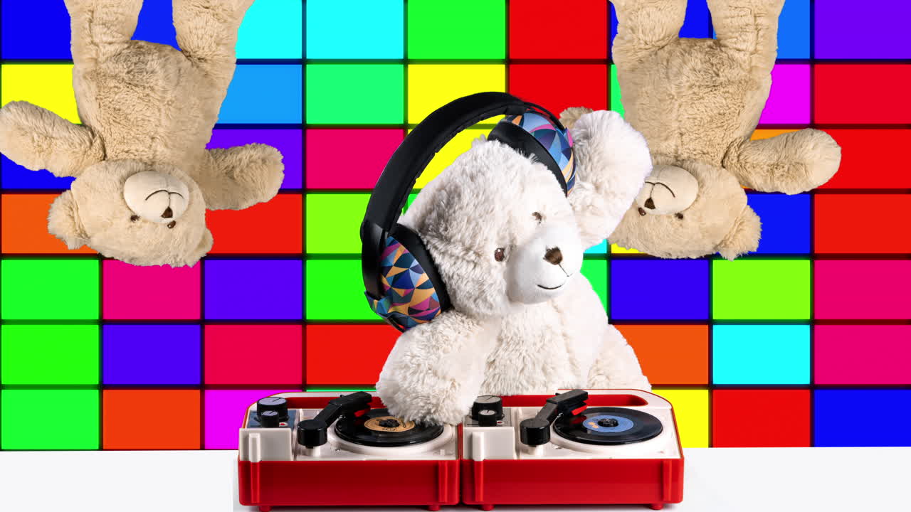 el dj del oso de peluche
