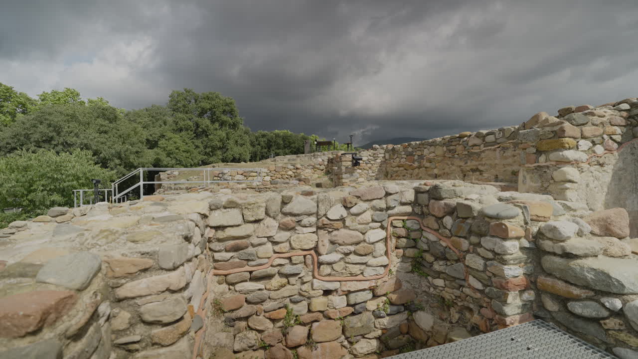 Tutustu Barcelonassa sijaitsevan Villa romana de Can Terrersin muinaisiin raunioihin, joissa on esillä historiallista arkkitehtuuria ja kauniita maisemia.