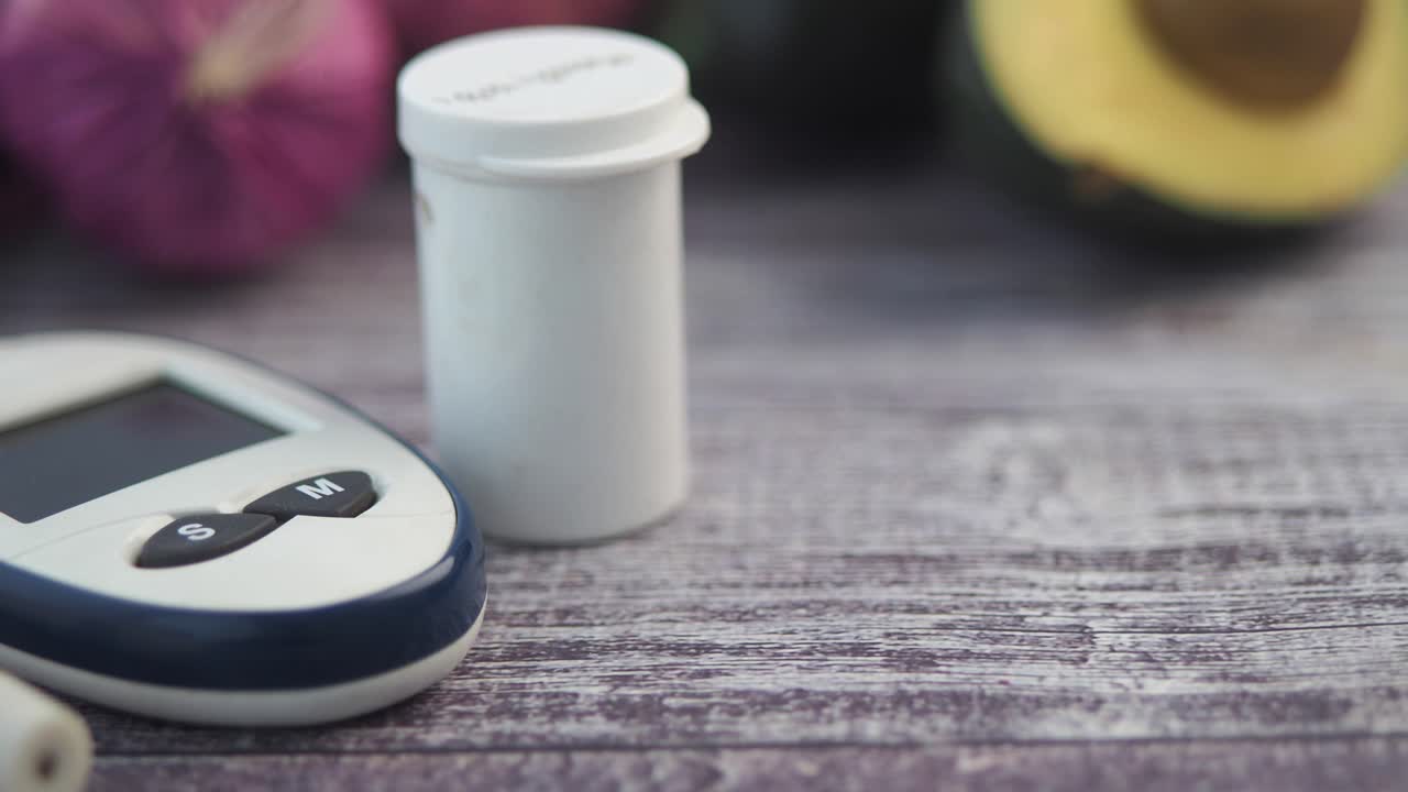 Misuratore di glucosio con avocado e cipolla