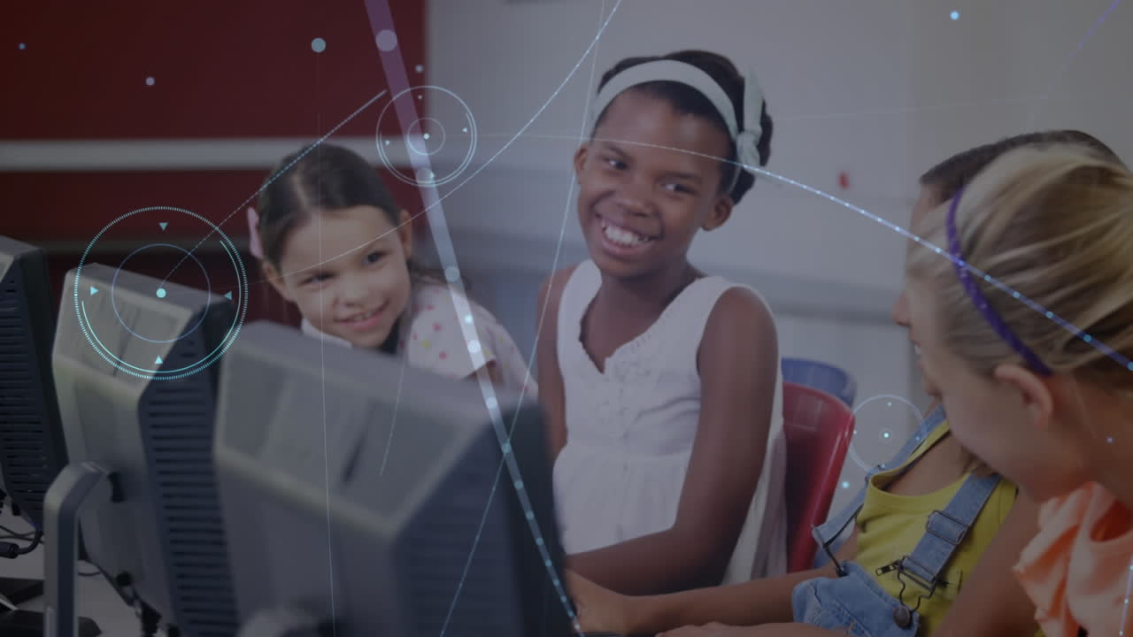 escáneres redondos y redes de conexiones contra diversas alumnas que usan computadoras en la escuela