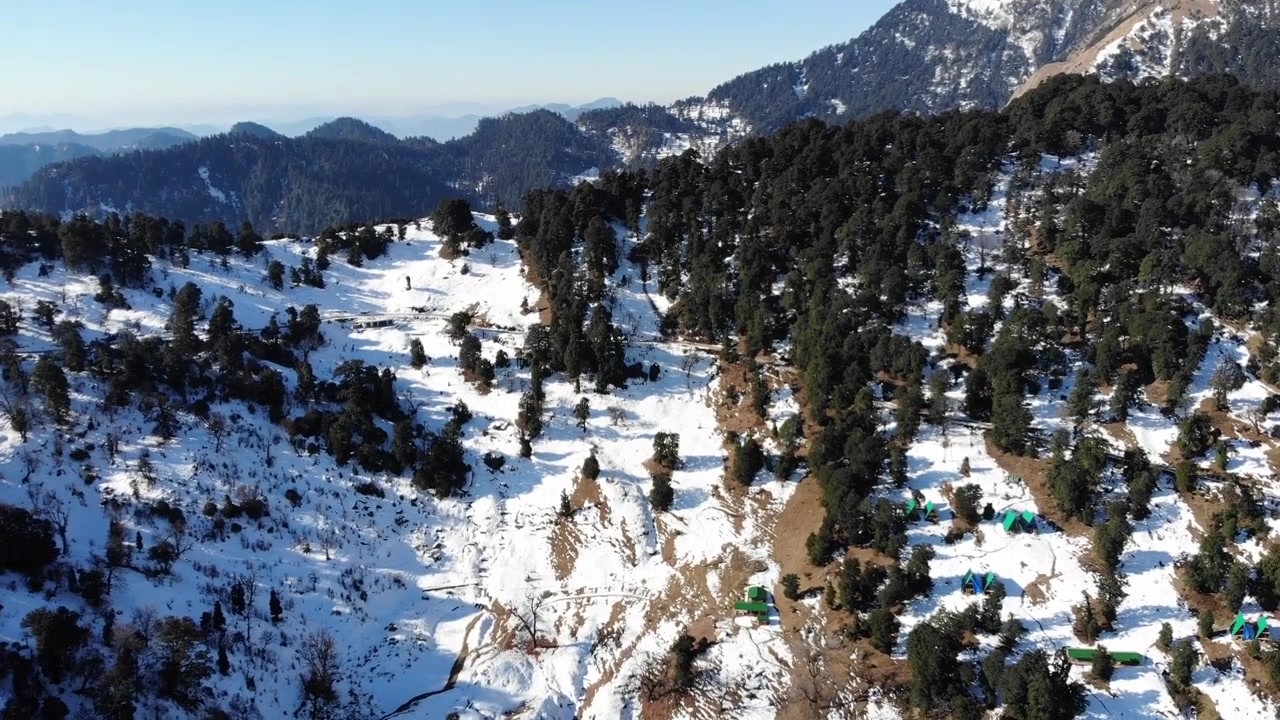 Ujęcie z drona Uttarakhand, Indie. Piękny krajobraz
