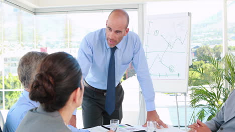 gente de negocios trabajando juntos durante la reunión