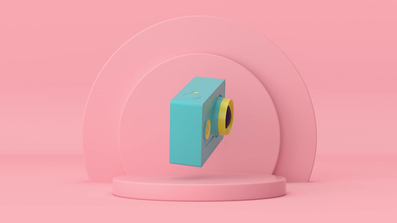 video de resolución 4k: pequeña cámara de acción ultra hd azul y amarilla girando sobre cilindros rosados productos pedestal de escenario en un fondo rosado animación de bucle