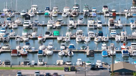 los barcos del club de yates en cleveland, ohio