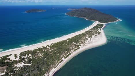 Paisaje-Natural-Escénico-En-El-Parque-Nacional-De-Myall-Lakes-En-Nueva-Gales-Del-Sur,-Australia---Disparo-Aéreo-De-Drones