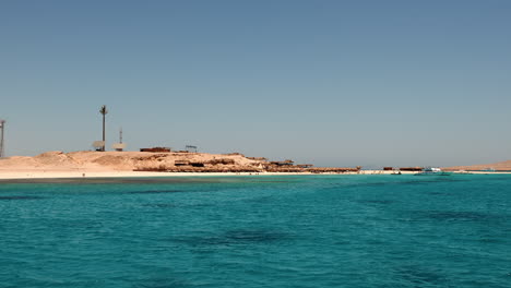 Aguas-Azules-De-Orange-Bay-Con-Vistas-A-Paradise-Beach-En-Segundo-Plano.