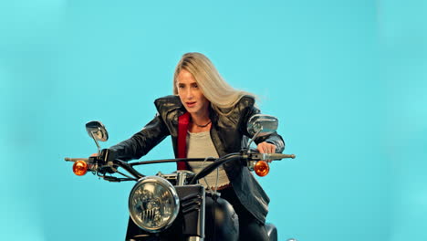 viajes en motocicleta, estudio y mujer en un paseo
