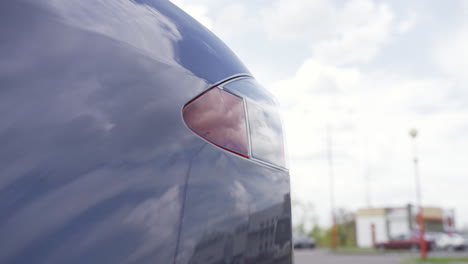 Coche-Negro-Al-Aire-Libre