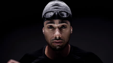 el retrato del nadador atleta profesional es un ganador confiado