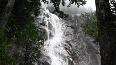 cataratas shannon - las terceras cataratas más altas de columbia británica, canadá
