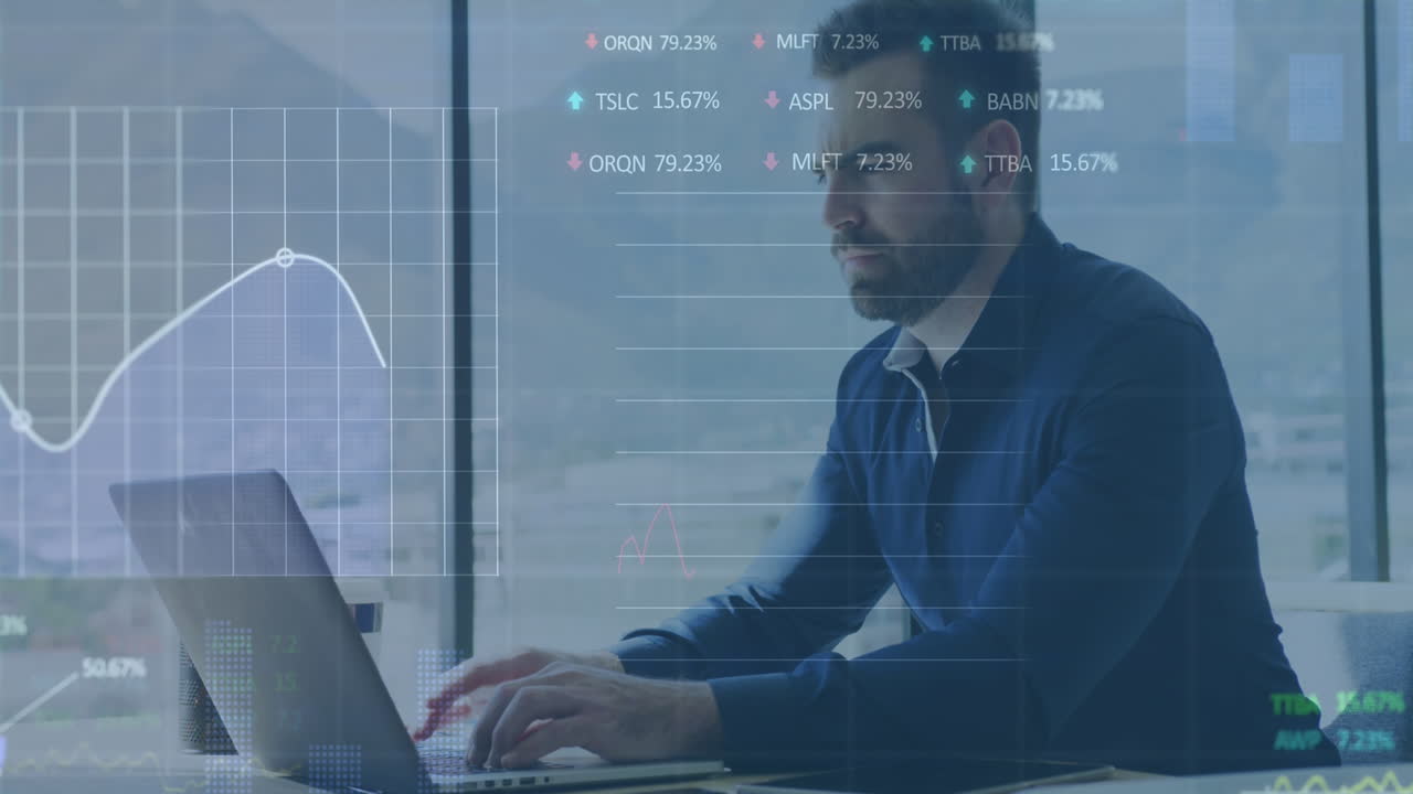 animazione di statistica, elaborazione dei dati del mercato azionario su un uomo bi-razziale che usa un laptop in ufficio