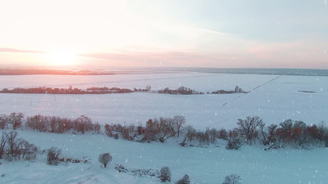 해가 지는 눈 인 겨울 풍경