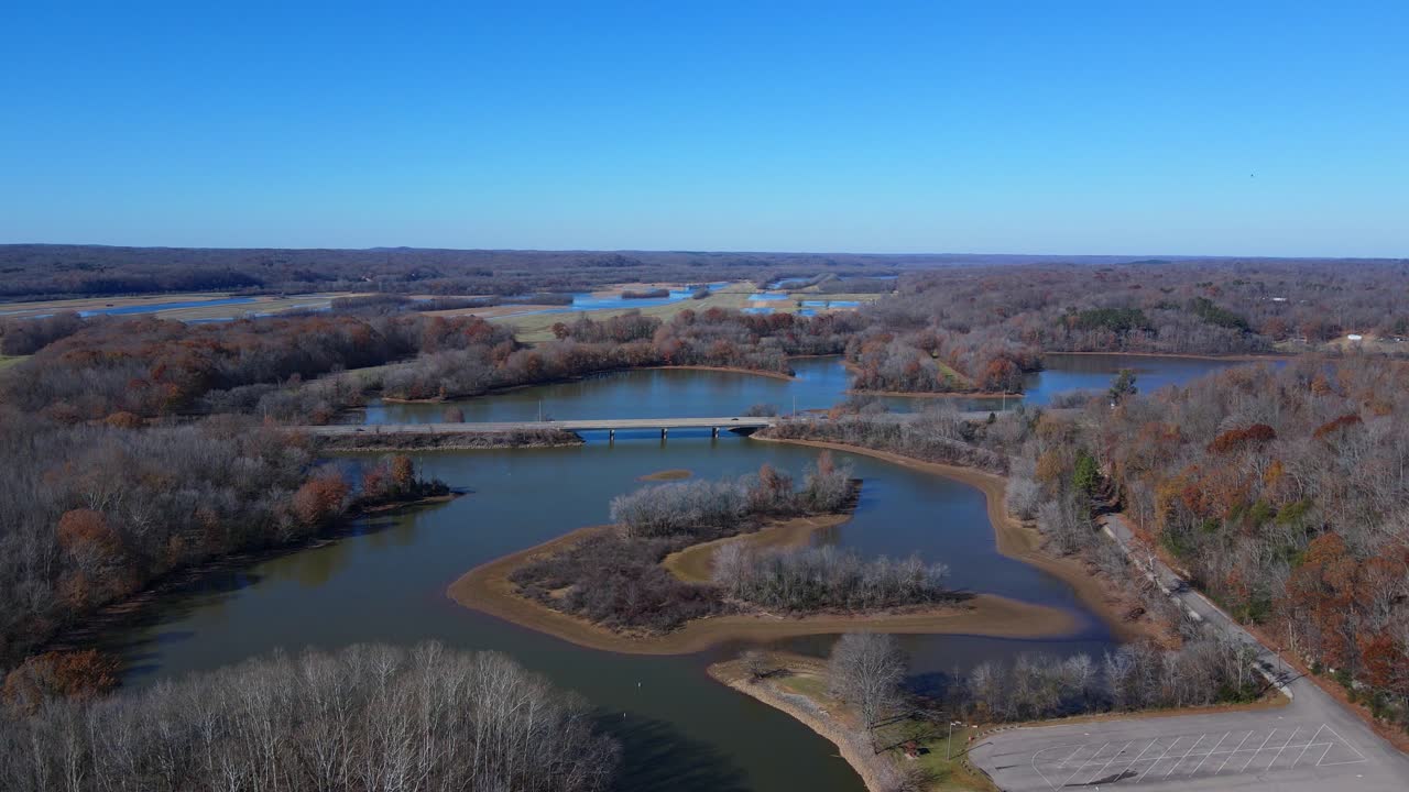 área recreativa de dyers creek y autopista en el lago barkley en dover, tennessee
