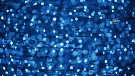 fondo abstracto con bolas de bokeh desfocadas para navidad. telón de fondo de vacaciones de año nuevo con luces relucientes de guirnaldas de bombillas. lente real borrón de luces brillantes de fiesta de invierno por la noche