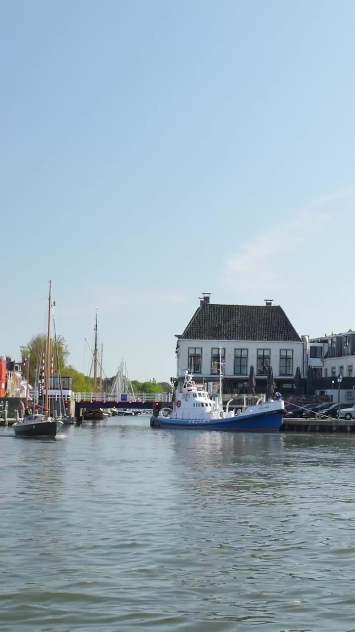 escena del canal holandés con barcos