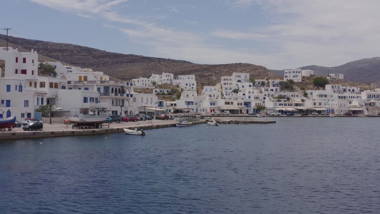 antena - pueblo de panormos en la isla de tinos, grecia