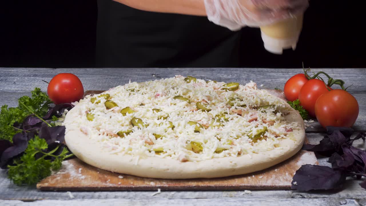 preparando una deliciosa pizza