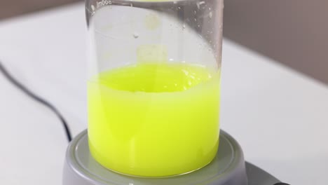 chemical reaction with color change demonstration