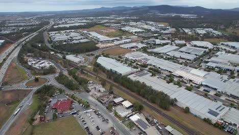 Industriegebäude-In-Der-Nähe-Der-Pacific-Highway-In-Yatala,-Gold-Coast,-Queensland