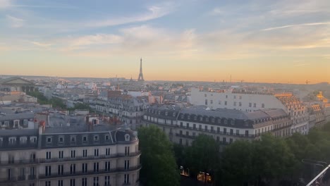 el paisaje urbano de parís al atardecer desde arriba