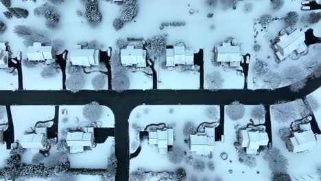 Suburban-community-in-winter-snow