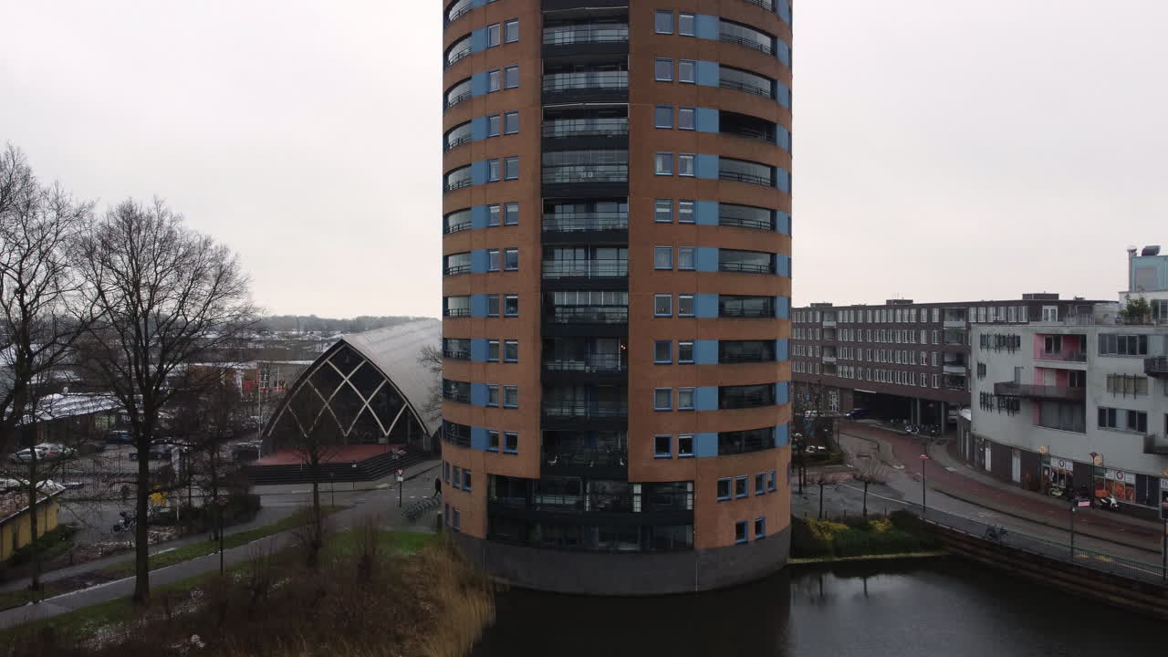 네덜란드의 중심에 위치한 눈이 내리는 겨울철 amersfoort nieuwland