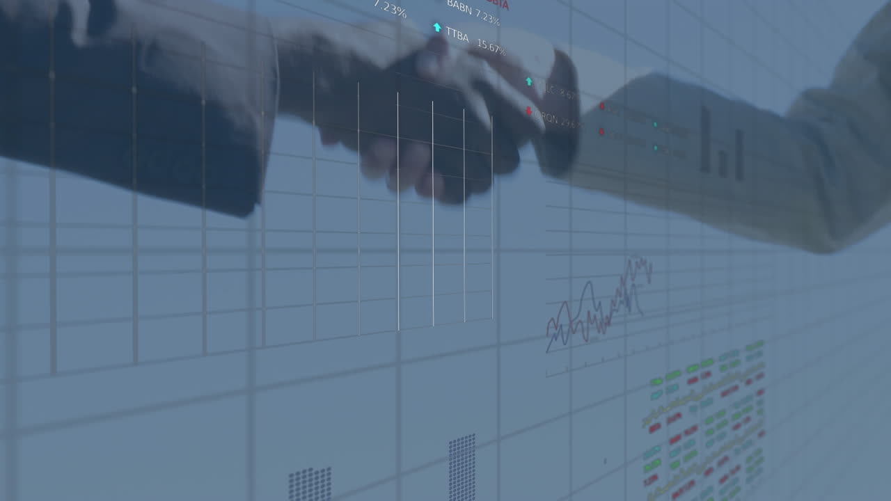 animación del procesamiento de datos sobre el apretón de manos de un hombre de negocios