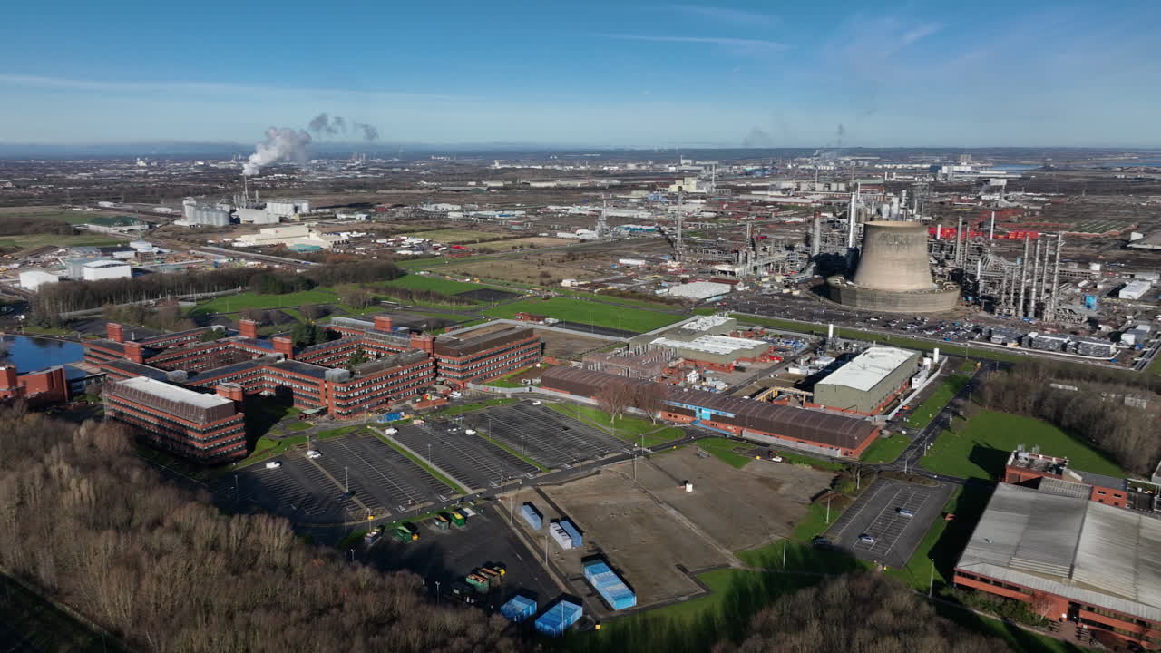 wilton sembcorp ex ici trabajo químico teesside - drone aéreo prores - pan light to right - clip 8