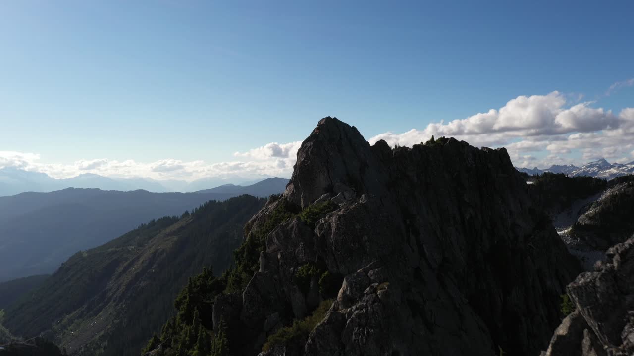 vista aérea de la torre watersprite en squamish, ac