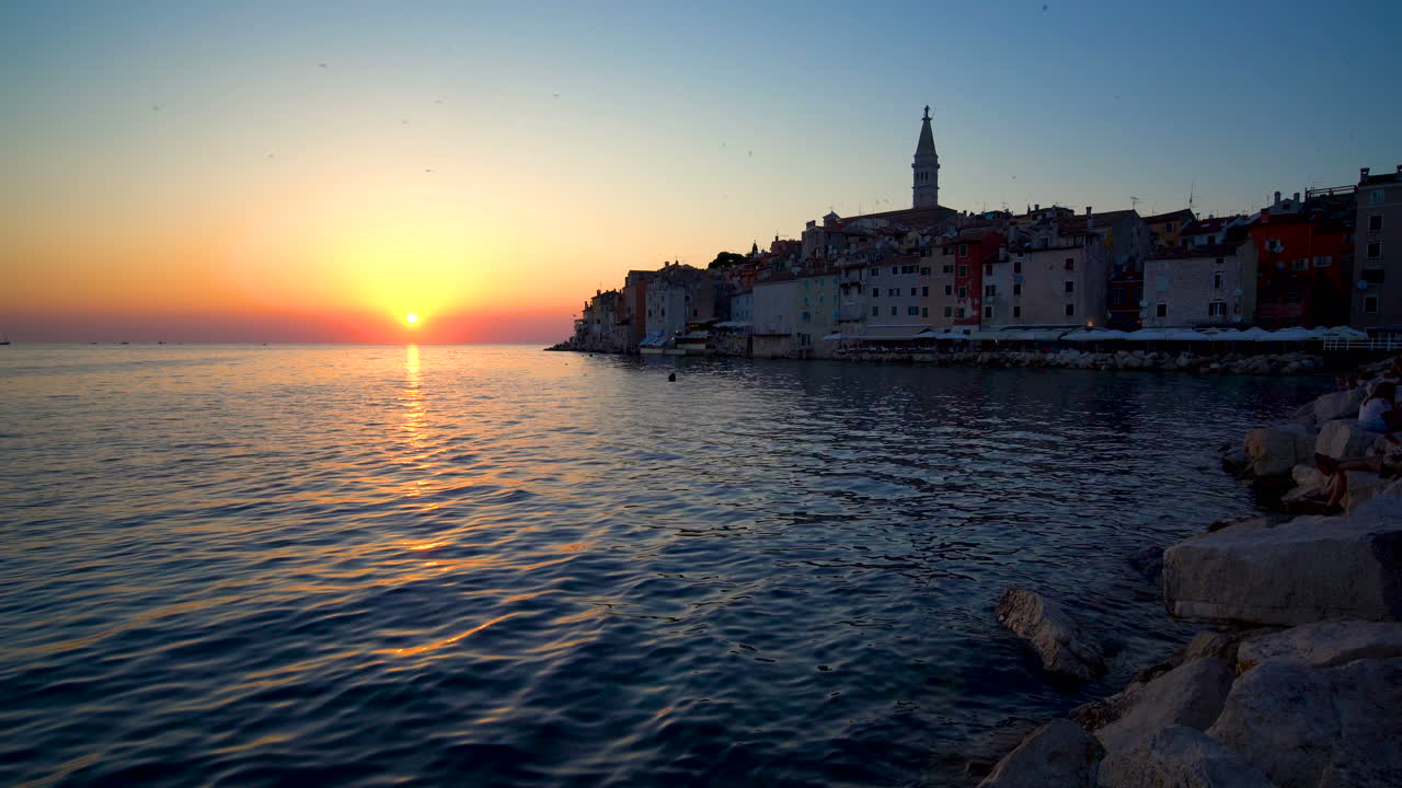 Tramonto a Rovigno, Croazia, in vista panoramica
