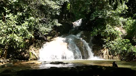 Wasserfall-Im-Ländlichen-Thailand,-Niemand