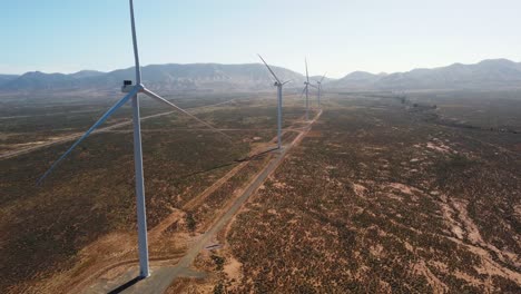 Aéreo-Drone-Port-Augusta-Flinders-Ranges-Montañas-Escénico-Energía-Energías-Renovables-Planta-De-Energía-Granjas-Eólicas-Cambio-Climático-Interior-Adelaida-Sur-De-Australia-4k