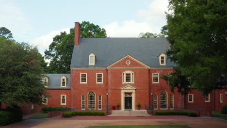 Incredible-Southern-style-mansion