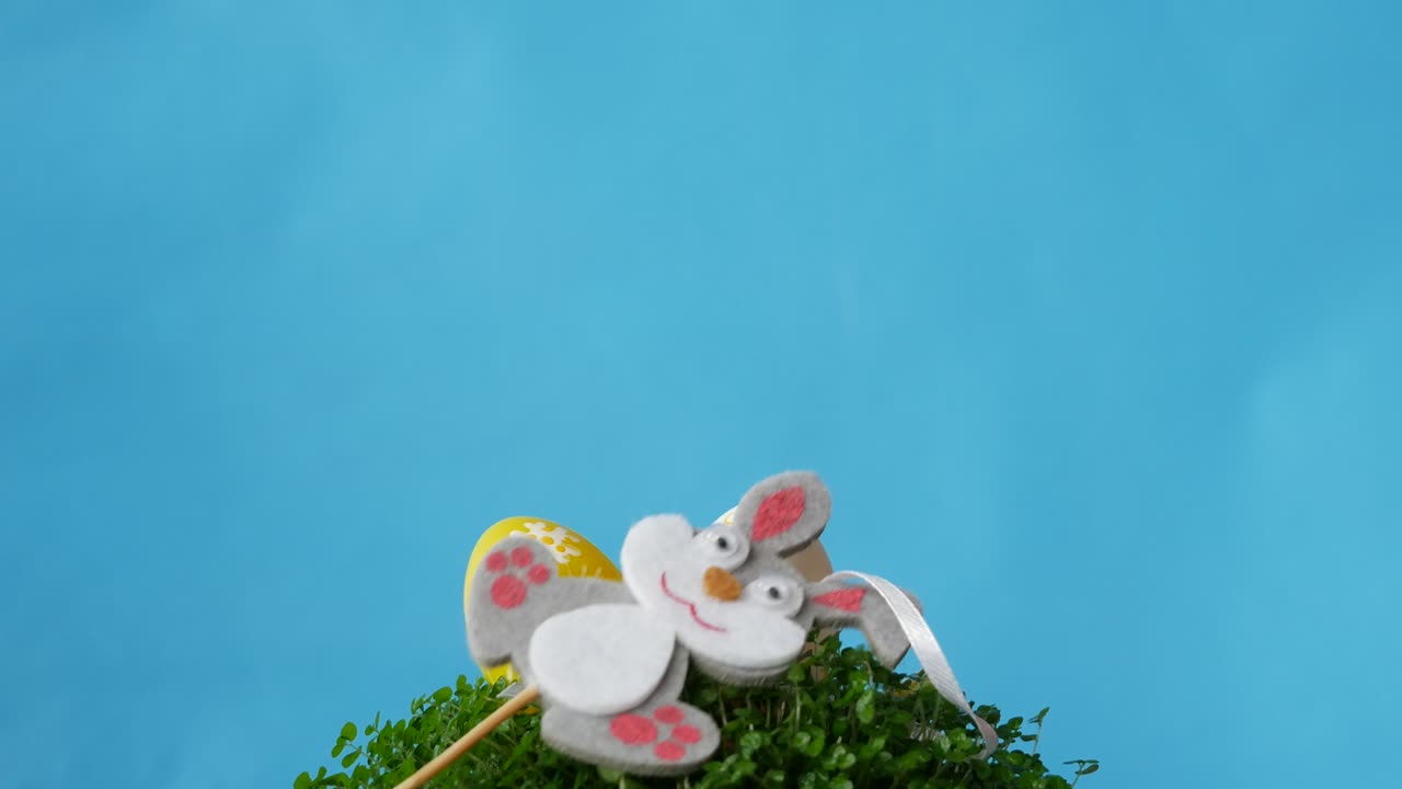 부활절 토끼가 부활절 달을 찾았어