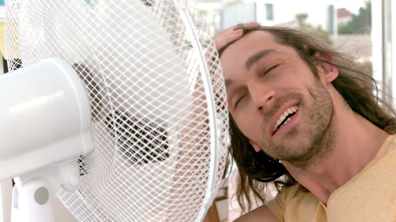 el hipster cálido se está enfriando.