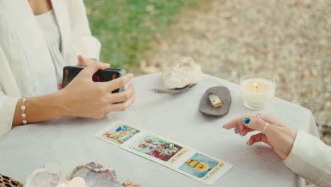 tarot card reading session