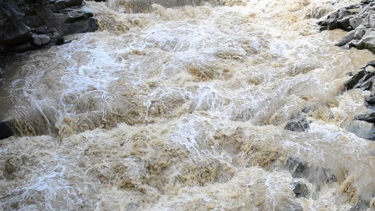 Mudderstrøm. Hurtig mudderstrøm