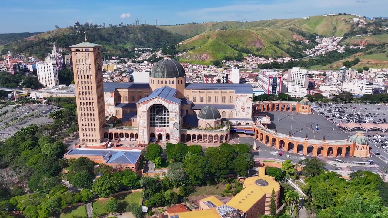 Santuário de Nossa Senhora Aparecida em Aparecida, São Paulo, Brasil. Cenário de Templo Religioso. Patrimônio Cultural. Aparecida em São Paulo, Brasil. Horizonte de Santuário Católico. Fundo de Religião.