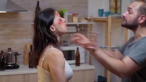 pareja con problemas familiares