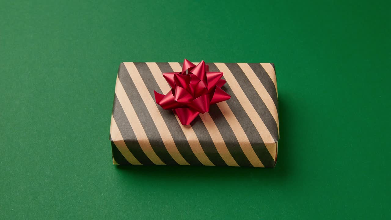 animación de stop motion con navidad año nuevo caja de regalos saltar en fondo verde