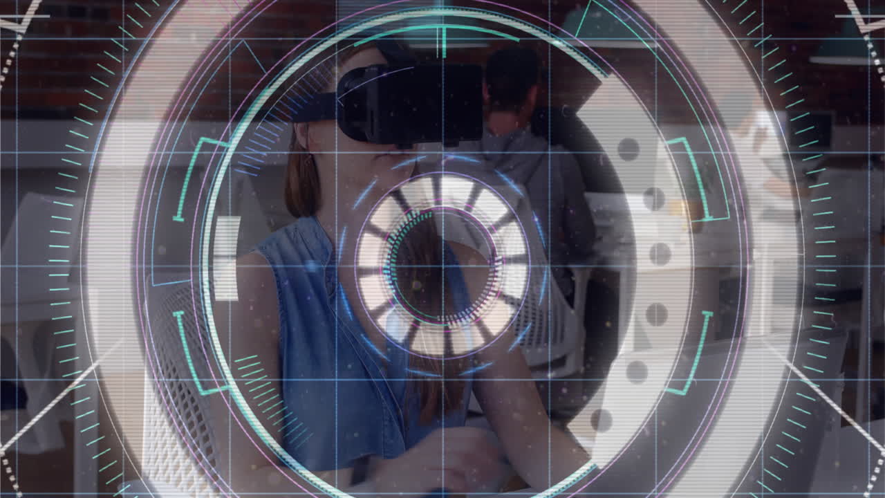 rastros de luz sobre el escaneo de alcance contra la chica caucásica que usa auriculares vr en la universidad