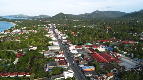 Drohnenflug-über-Koh-Samui,-Thailand,-Reiseziel-Für-Urlauber,-Luftaufnahme-Des-Sonnenuntergangs-über-Der-Gegend-Von-Mae-Nam