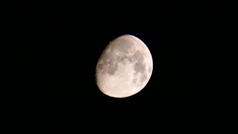 las fases de la luna - luna hinchada, luna hinchado de la noche, lunahinchada de tono amarillo, video en 4k,
