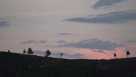 Lapso-De-Tiempo-De-Las-Nubes-Durante-La-Puesta-De-Sol-En-Noruega-Escandinavia