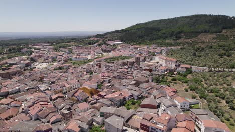 Antena-Sobre-Zona-Residencial-Española-En-Aldea-Rural