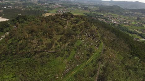 Ruinas-De-La-Ciudad-Romana-En-La-Cima-De-La-Montaña-En-Portugal-Vista-Aérea