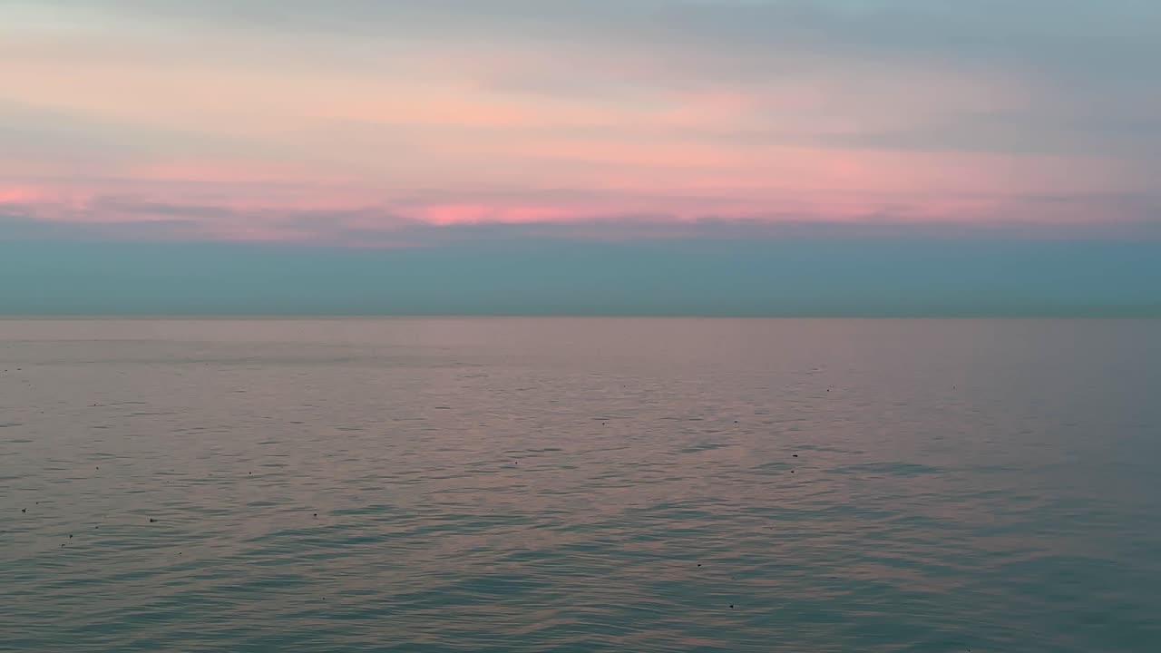 розовый цвет неба голубой горизонт морской пейзаж горизонт океана спокойная волна спокойный панорамный вид на море слушать музыку спокойствие и смотреть на минимальные цвета моря широкий вид пляж досуг