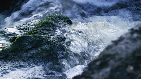 Water-flowing-in-rapids,-close-up-of-bubbling