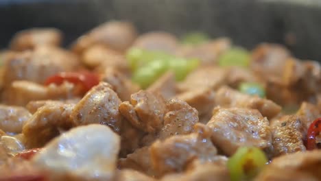 pollo frito en progreso