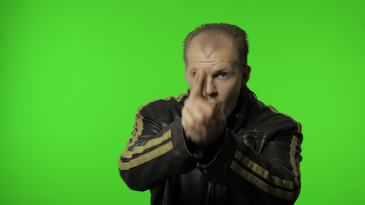 hombre apuntando con el dedo el gesto de la pistola, disparando con la pistola de mano. venta, viernes negro, concepto de descuentos